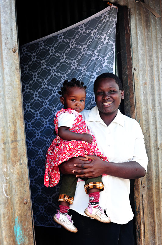 Kenyan-Mom-and-Daughter